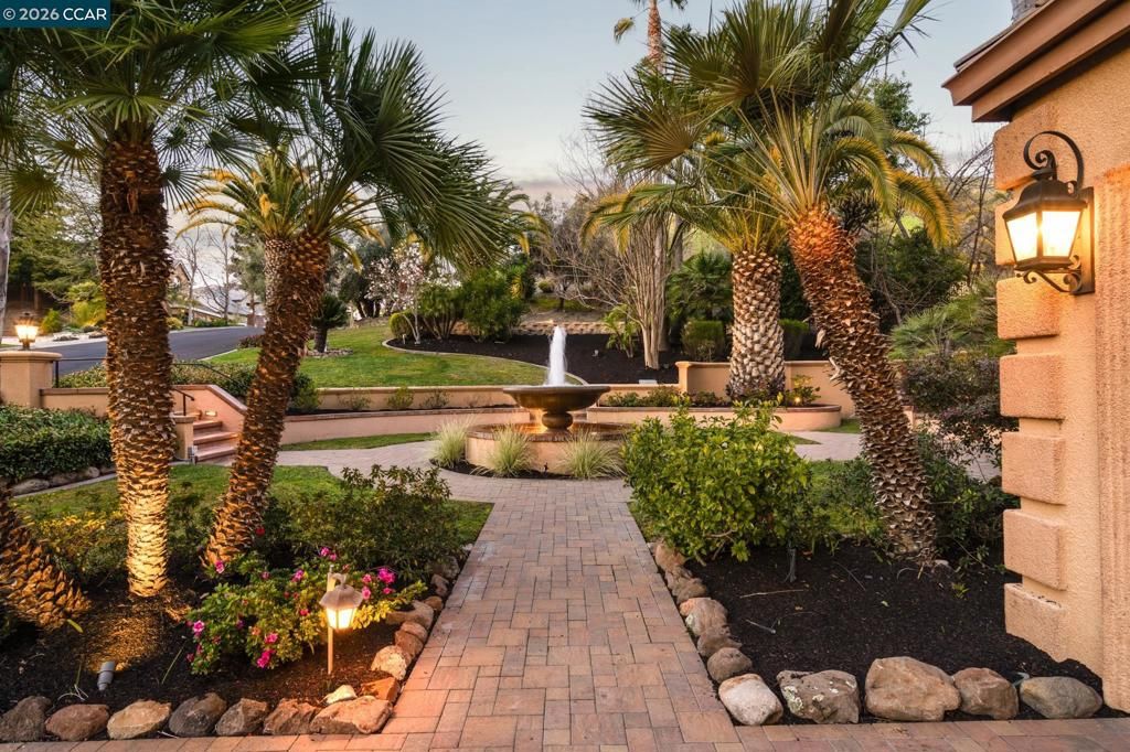 Image 3 of property listing at 4640 Kingswood Dr, Danville, CA 94506