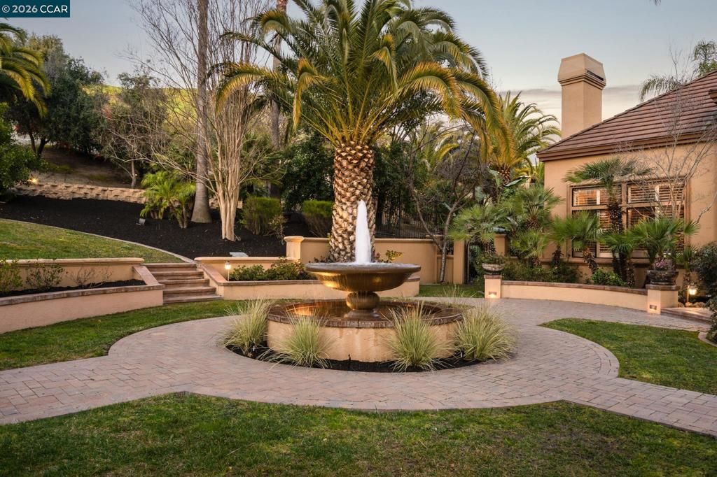 Image 4 of property listing at 4640 Kingswood Dr, Danville, CA 94506