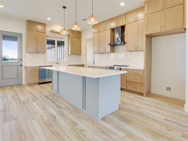 643 Chuckwagon Trail, Angleton, TX 77515