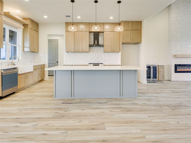 643 Chuckwagon Trail, Angleton, TX 77515