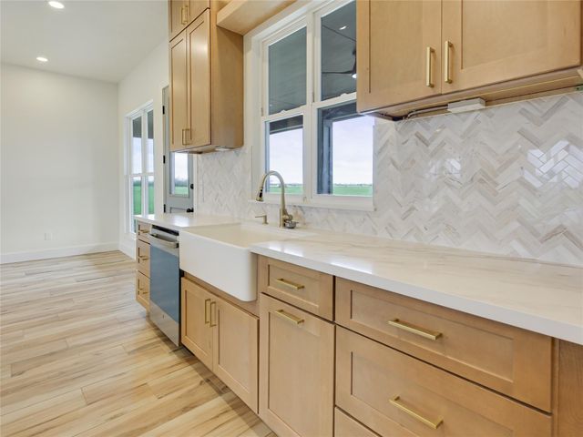 643 Chuckwagon Trail, Angleton, TX 77515