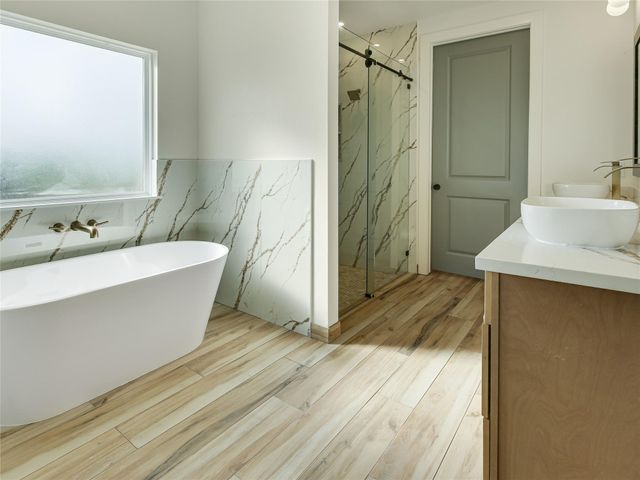 643 Chuckwagon Trail, Angleton, TX 77515