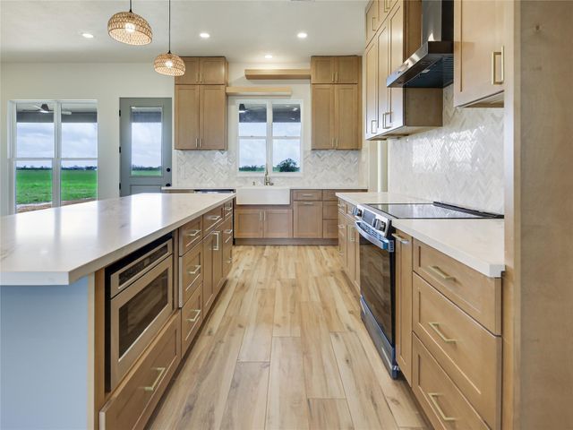 643 Chuckwagon Trail, Angleton, TX 77515