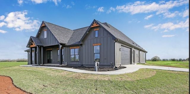 643 Chuckwagon Trail, Angleton, TX 77515