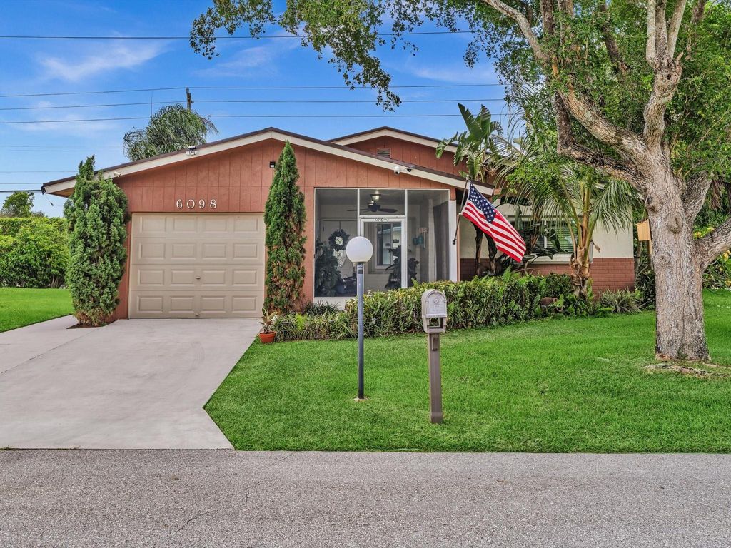 6098 Stanley Ln, Delray Beach, FL 33484