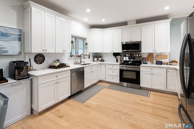 82 Columbus Place 3, Stamford, CT 06907