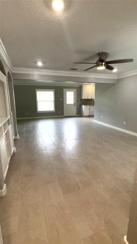 212 Stratmore Drive, Friendswood, TX 77546