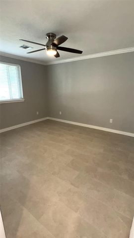 212 Stratmore Drive, Friendswood, TX 77546