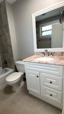 212 Stratmore Drive, Friendswood, TX 77546