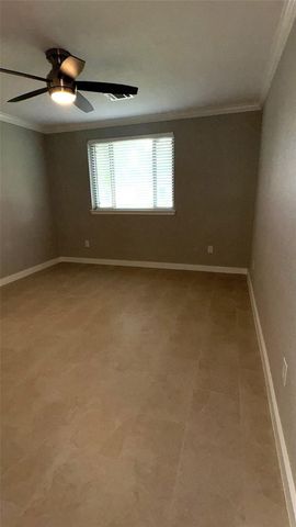 212 Stratmore Drive, Friendswood, TX 77546