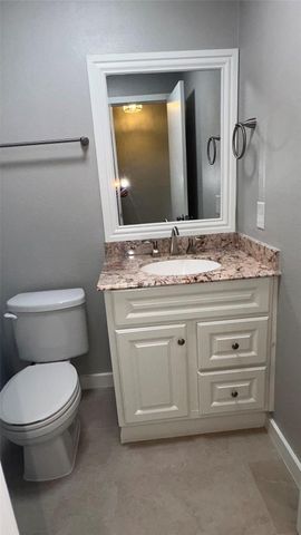 212 Stratmore Drive, Friendswood, TX 77546