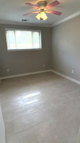 212 Stratmore Drive, Friendswood, TX 77546