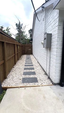 212 Stratmore Drive, Friendswood, TX 77546