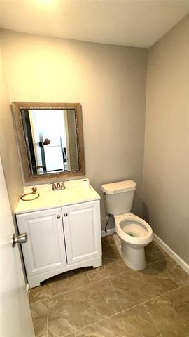 212 Stratmore Drive, Friendswood, TX 77546