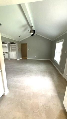 212 Stratmore Drive, Friendswood, TX 77546