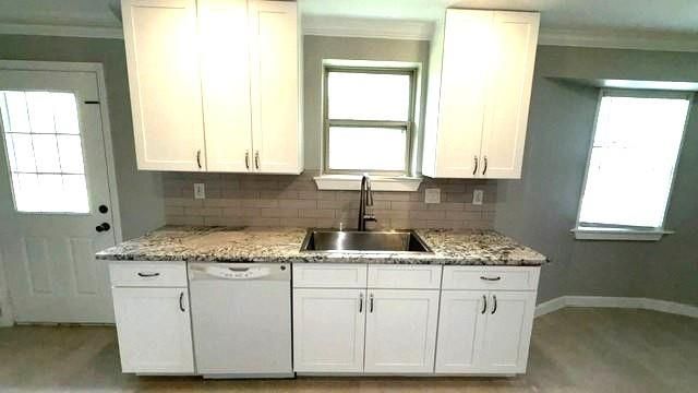 212 Stratmore Drive, Friendswood, TX 77546