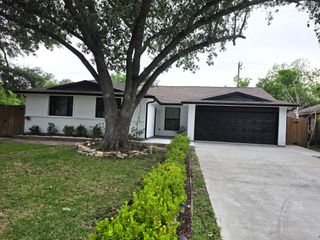 212 Stratmore Drive, Friendswood, TX 77546