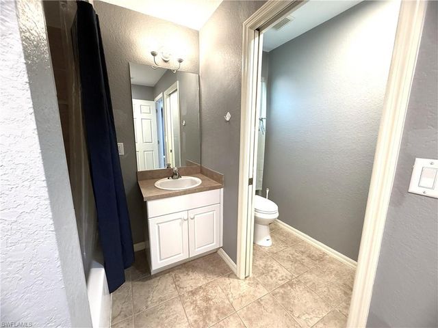302 NW 2nd PL, Cape Coral, FL 33993