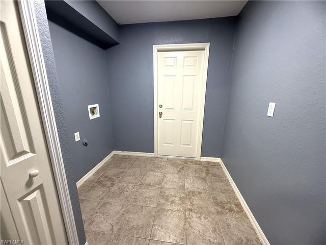 302 NW 2nd PL, Cape Coral, FL 33993