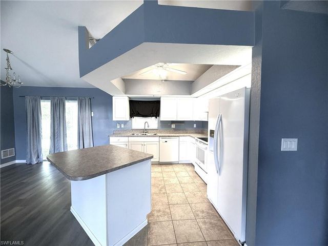 302 NW 2nd PL, Cape Coral, FL 33993