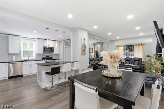 245 W 3Rd Ave, Roselle Boro, NJ 07203