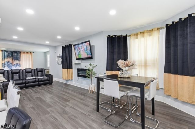 245 W 3Rd Ave, Roselle Boro, NJ 07203