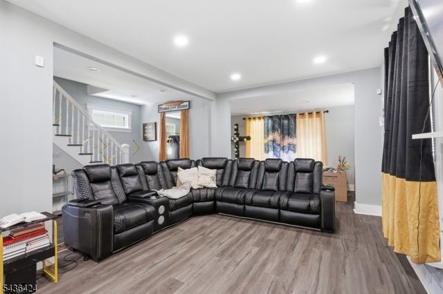 245 W 3Rd Ave, Roselle Boro, NJ 07203
