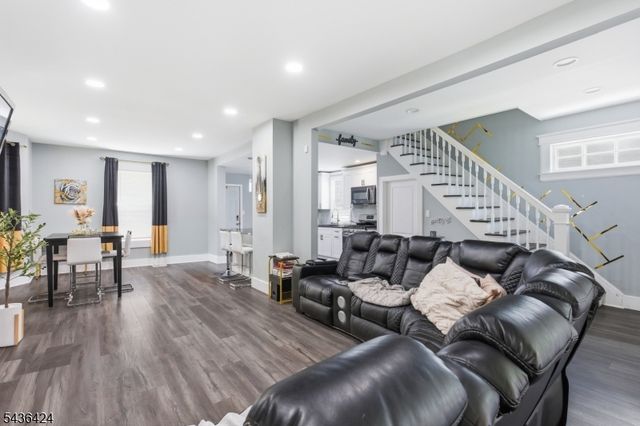 245 W 3Rd Ave, Roselle Boro, NJ 07203