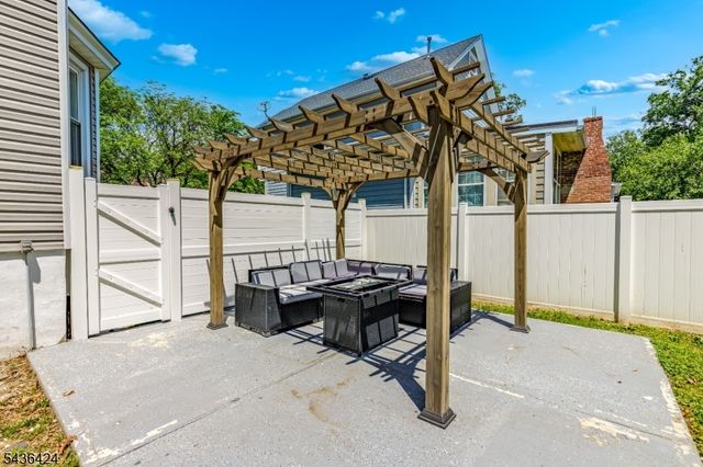 245 W 3Rd Ave, Roselle Boro, NJ 07203