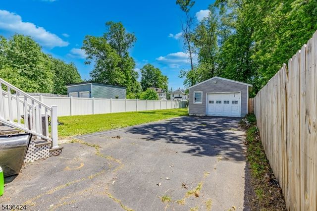 245 W 3Rd Ave, Roselle Boro, NJ 07203