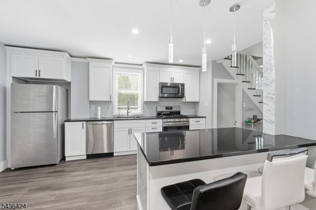 245 W 3Rd Ave, Roselle Boro, NJ 07203