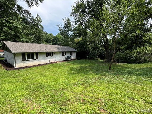 31 Highwood Drive, Belleville, IL 62223