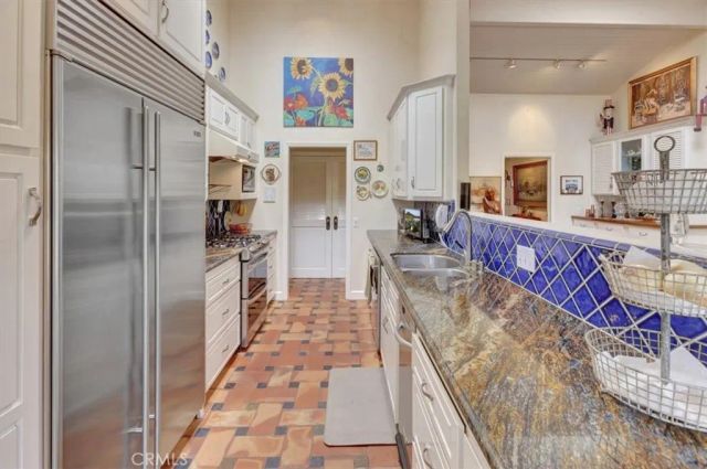 537 Vista Grande, Newport Beach, CA 92660