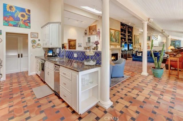 537 Vista Grande, Newport Beach, CA 92660