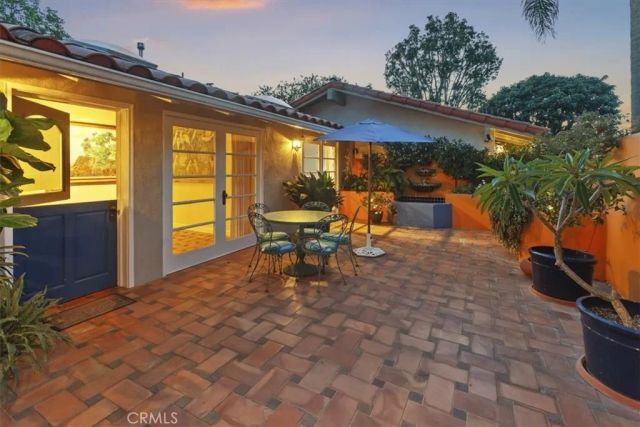 537 Vista Grande, Newport Beach, CA 92660