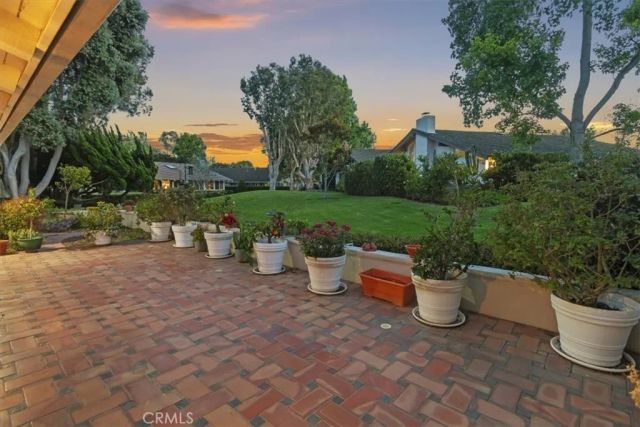 537 Vista Grande, Newport Beach, CA 92660