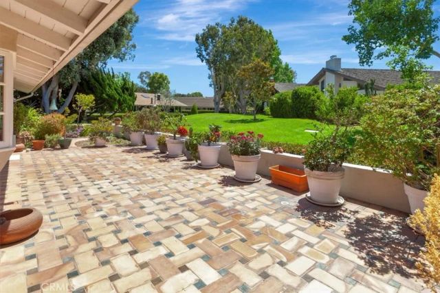 537 Vista Grande, Newport Beach, CA 92660