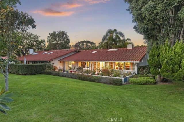 537 Vista Grande, Newport Beach, CA 92660