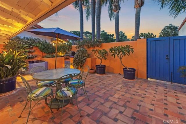 537 Vista Grande, Newport Beach, CA 92660