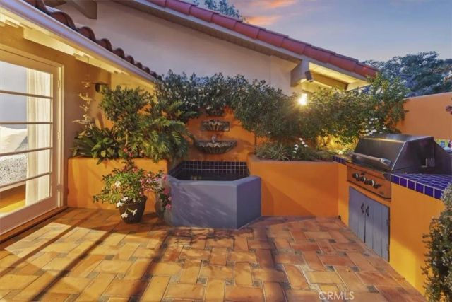 537 Vista Grande, Newport Beach, CA 92660