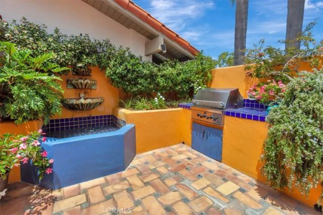 537 Vista Grande, Newport Beach, CA 92660