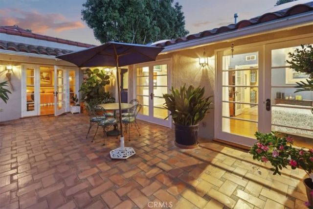 537 Vista Grande, Newport Beach, CA 92660