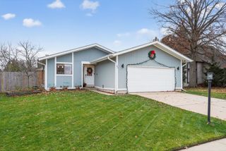 154 Abbeywood Circle, Streamwood, IL 60107