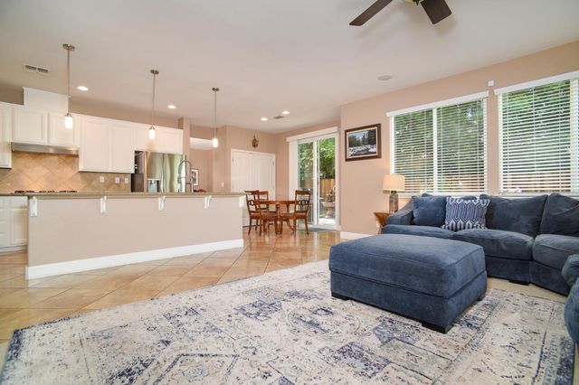 1569 Greenbrier Rd, West Sacramento, CA 95691