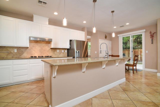 1569 Greenbrier Rd, West Sacramento, CA 95691