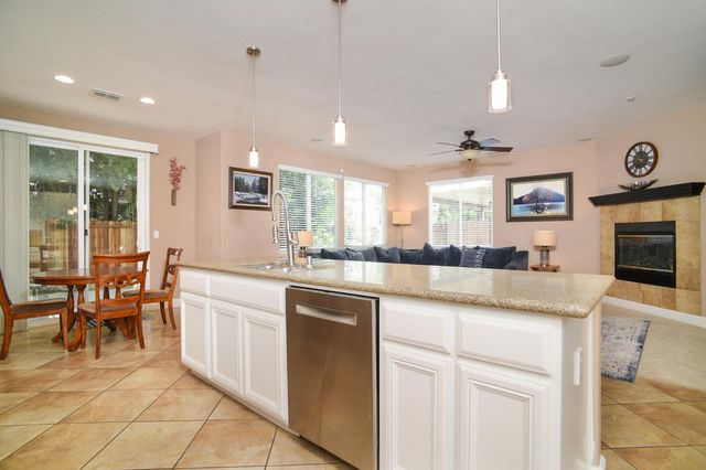 1569 Greenbrier Rd, West Sacramento, CA 95691