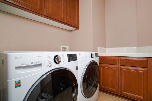 1569 Greenbrier Rd, West Sacramento, CA 95691