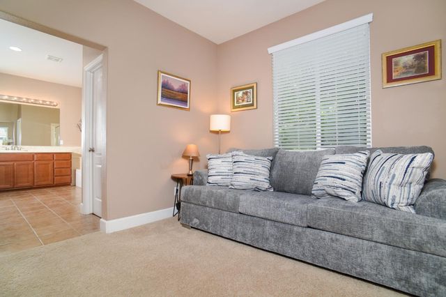 1569 Greenbrier Rd, West Sacramento, CA 95691