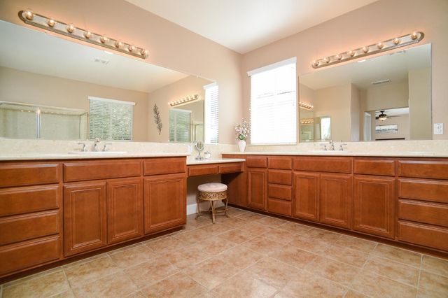 1569 Greenbrier Rd, West Sacramento, CA 95691