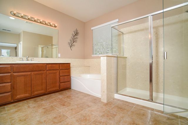 1569 Greenbrier Rd, West Sacramento, CA 95691